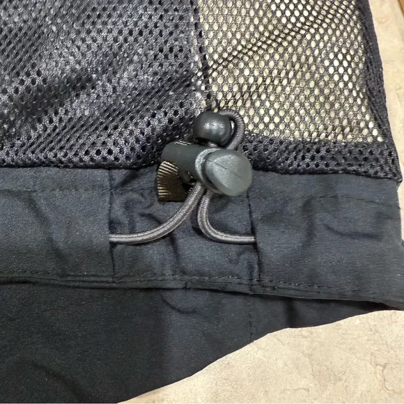 Helly Hansen Black Insulated Vest for Outdoor Adventures - Picture 11 of 13